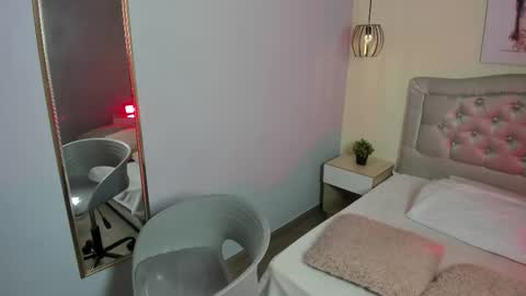 Escarlet online show from 11-13-25, 12:59