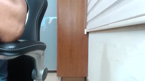 Snapshot of escorpion51 chatting on 02-23-25, 11:33 escorpion51 online show from 02-23-25, 11:33