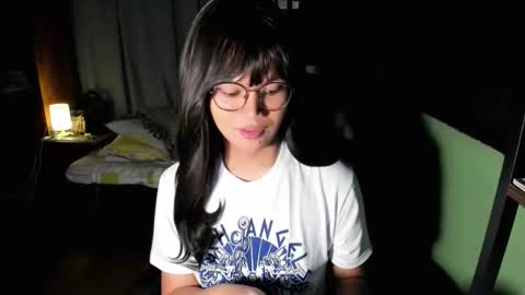 Snapshot of esilchan chatting on 10-07-25, 12:52 Chelliane online show from 10-07-25, 12:52