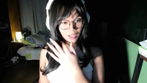 Snapshot of esilchan chatting on 10-14-25, 03:29 Chelliane online show from 10-14-25, 03:29