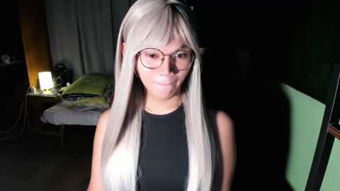 Snapshot of esilchan chatting on 10-24-25, 05:26 Chelliane online show from 10-24-25, 05:26