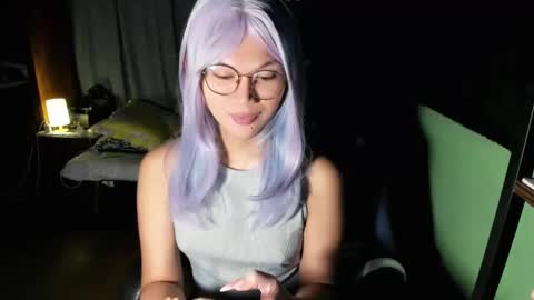 Snapshot of esilchan chatting on 10-27-25, 01:31 Chelliane online show from 10-27-25, 01:31