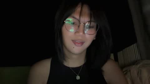 Snapshot of esilchan chatting on 11-16-25, 04:18 Chelliane online show from 11-16-25, 04:18