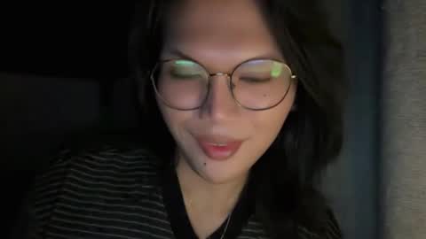 Snapshot of esilchan chatting on 11-17-25, 03:01 Chelliane online show from 11-17-25, 03:01