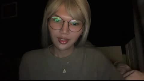 Snapshot of esilchan chatting on 11-18-25, 05:34 Chelliane online show from 11-18-25, 05:34