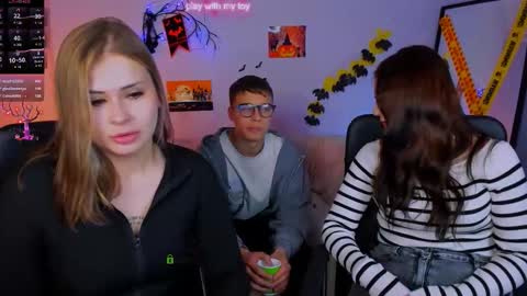 esma_shine online show from 10-26-25, 08:15