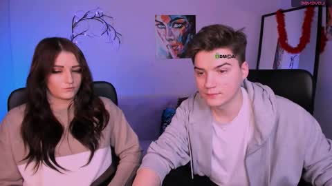 esma_shine online show from 11-17-25, 09:09