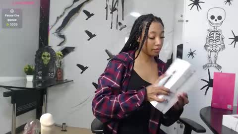 Snapshot of esmeralda_bk chatting on 10-23-25, 09:46 esmeralda_bk online show from 10-23-25, 09:46