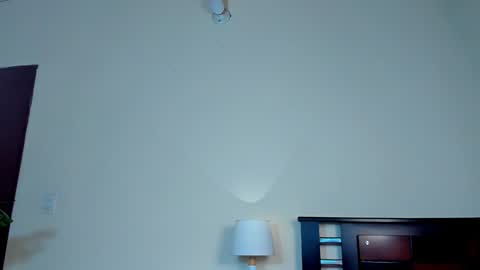 K E Y R A  independent model  online show from 12-19-24, 12:02