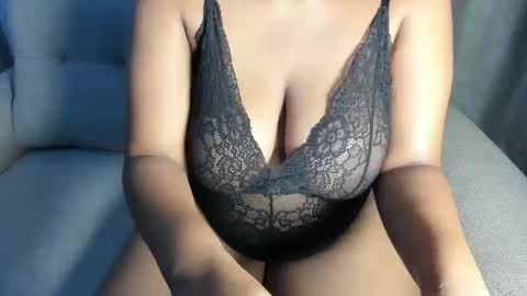 Esme online show from 11-12-25, 11:14