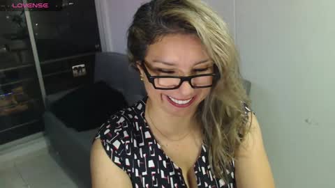 Snapshot of esperanza86_ chatting on 12-19-24, 11:57 Juliana online show from 12-19-24, 11:57