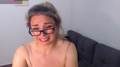 Snapshot of esperanza86_ chatting on 01-01-25, 10:21 Juliana online show from 01-01-25, 10:21