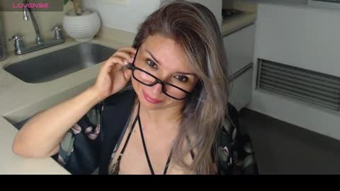 Snapshot of esperanza86_ chatting on 02-06-25, 03:16 Juliana online show from 02-06-25, 03:16