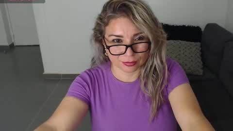 Snapshot of esperanza86_ chatting on 02-11-25, 11:44 Juliana online show from 02-11-25, 11:44