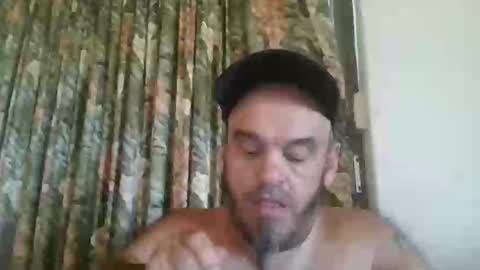 Snapshot of essensualelf chatting on 09-17-25, 01:51 Essensual Elf online show from 09-17-25, 01:51
