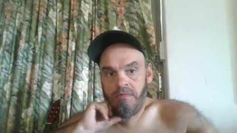 Snapshot of essensualelf chatting on 09-19-25, 01:29 Essensual Elf online show from 09-19-25, 01:29