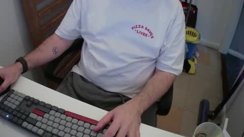 Snapshot of essex_wild chatting on 10-29-25, 11:01 Morph online show from 10-29-25, 11:01