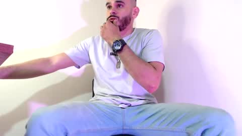 Snapshot of esteban_fer chatting on 12-22-24, 01:00 Esteban Fernandez online show from 12-22-24, 01:00