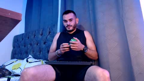 Snapshot of esteban_fer chatting on 01-27-25, 04:30 Esteban Fernandez online show from 01-27-25, 04:30