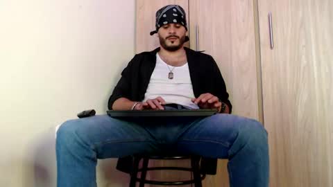 Snapshot of esteban_fer chatting on 01-29-25, 08:04 Esteban Fernandez online show from 01-29-25, 08:04