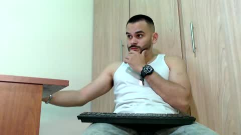 Snapshot of esteban_fer chatting on 02-08-25, 09:15 Esteban Fernandez online show from 02-08-25, 09:15