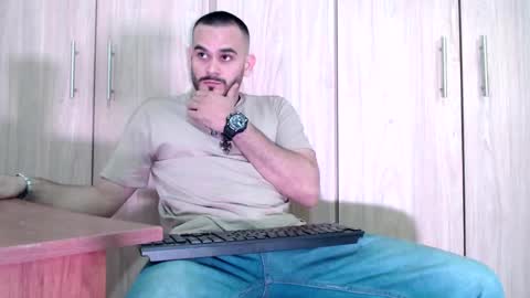 Snapshot of esteban_fer chatting on 02-28-25, 12:43 Esteban Fernandez online show from 02-28-25, 12:43