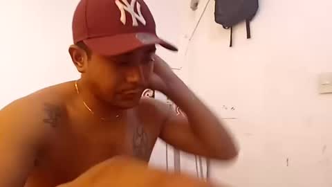 Snapshot of esteban_verg chatting on 10-18-25, 06:19 wailer1996 online show from 10-18-25, 06:19