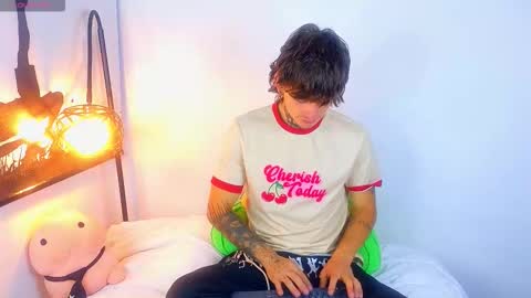Snapshot of estebanchar_ chatting on 09-19-25, 10:49 Esteban independent model online show from 09-19-25, 10:49
