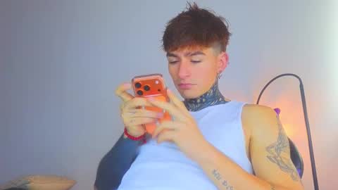 Esteban independent model online show from 12-19-25, 01:29