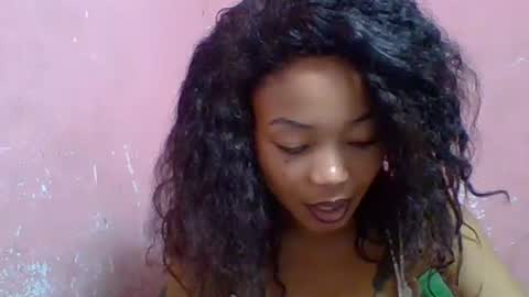 estelah20 online show from 10-19-25, 05:41