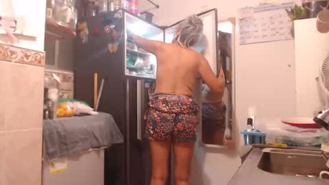 Snapshot of estelamaris1 chatting on 11-13-25, 12:31 estelamaris online show from 11-13-25, 12:31