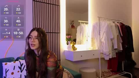 Ester online show from 03-07-25, 09:38