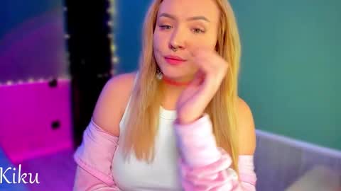 Snapshot of estheticgirl_ chatting on 11-30-25, 12:03 Mona online show from 11-30-25, 12:03