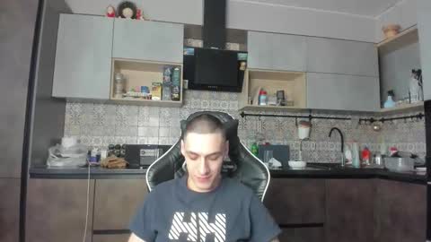 Snapshot of esthetics_boys chatting on 01-17-26, 09:25 LOUIS online show from 01-17-26, 09:25