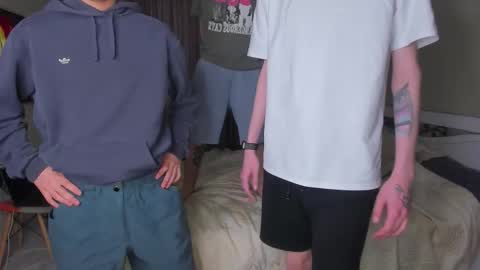 Snapshot of esthetics_boys chatting on 02-03-26, 06:22 LOUIS online show from 02-03-26, 06:22