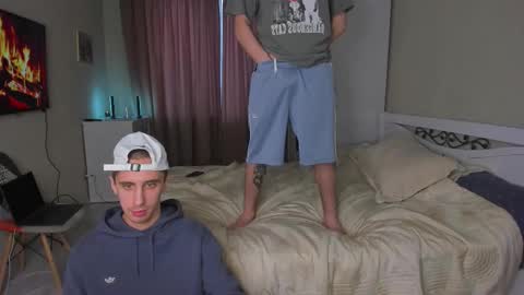 Snapshot of esthetics_boys chatting on 02-03-26, 06:40 LOUIS online show from 02-03-26, 06:40