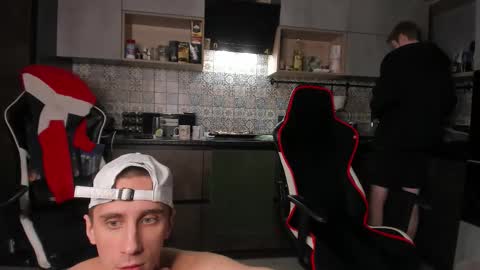 Snapshot of esthetics_boys chatting on 02-11-26, 11:10 LOUIS online show from 02-11-26, 11:10