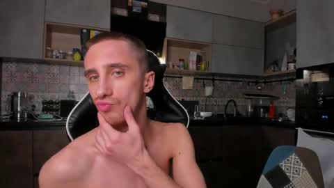 Snapshot of esthetics_boys chatting on 03-02-26, 05:08 LOUIS online show from 03-02-26, 05:08