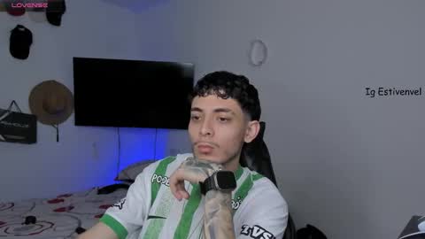 Snapshot of estivenvel chatting on 10-14-25, 01:45 estivenvel online show from 10-14-25, 01:45