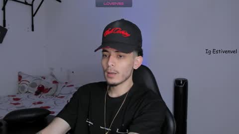 Snapshot of estivenvel chatting on 10-24-25, 02:13 estivenvel online show from 10-24-25, 02:13