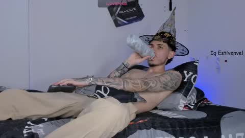 Snapshot of estivenvel chatting on 10-29-25, 09:49 estivenvel online show from 10-29-25, 09:49