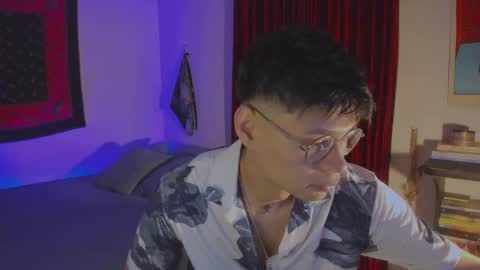 Snapshot of estmonnn chatting on 10-19-25, 01:28 Esteban online show from 10-19-25, 01:28