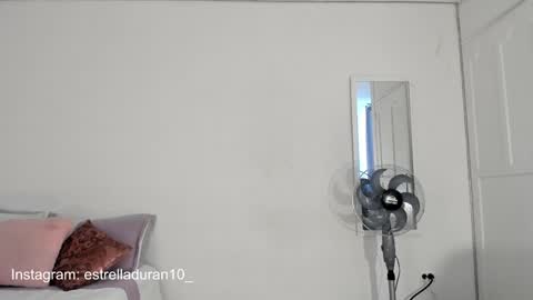 Snapshot of estrella_duran chatting on 01-29-25, 07:43 Estrellita online show from 01-29-25, 07:43