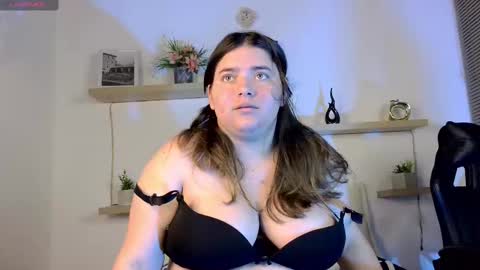 Estrella online show from 11-18-25, 02:50