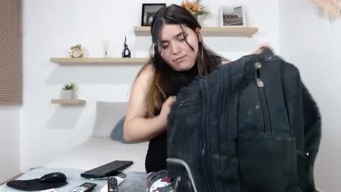 Estrella online show from 12-18-25, 03:45