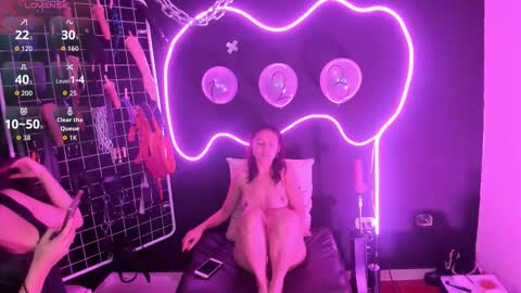 Cloe and Megan online show from 10-11-25, 07:12