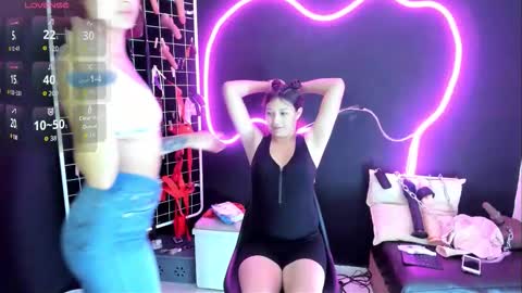 Cloe and Megan online show from 10-22-25, 07:46