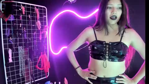 Cloe and Megan online show from 11-11-25, 07:58