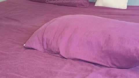 Snapshot of eternaldevotion chatting on 01-22-25, 01:53 AA online show from 01-22-25, 01:53