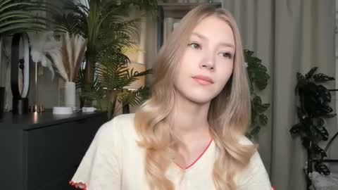 Natalie online show from 09-26-25, 05:44